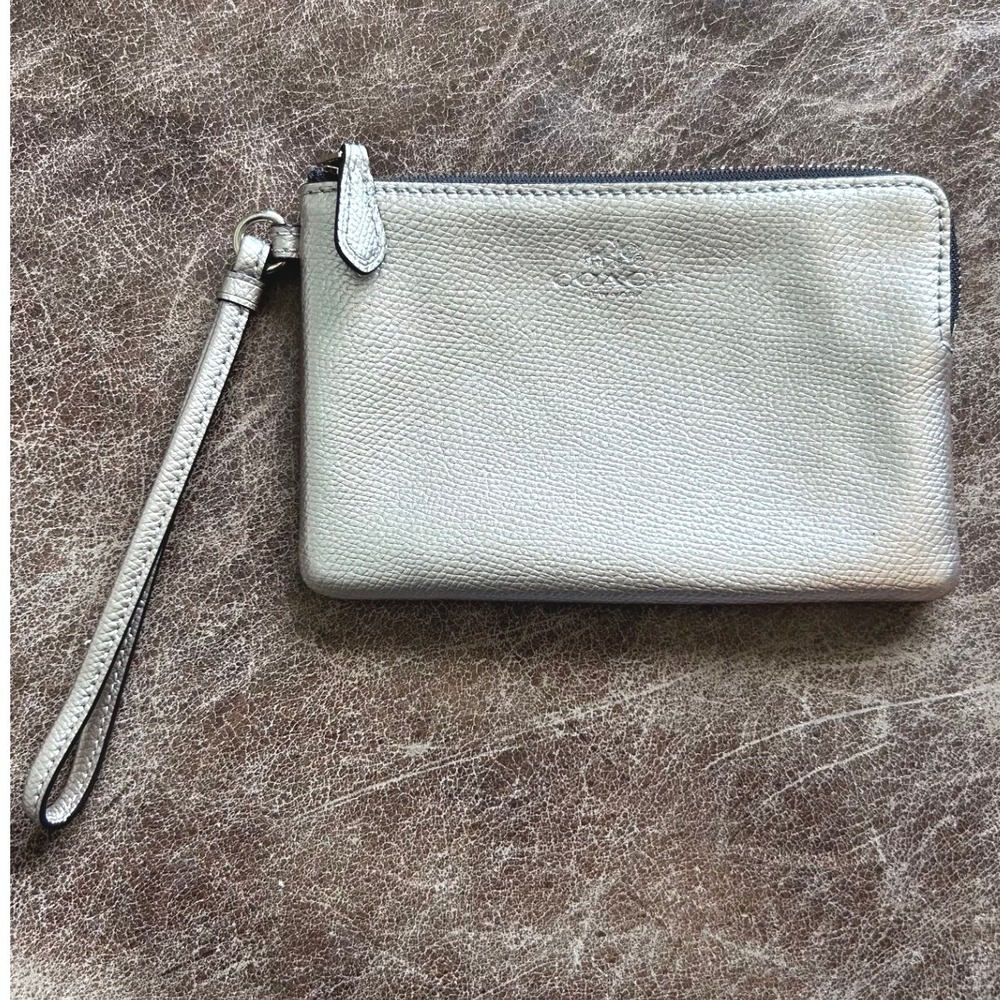 Coach Corner Zip Wristlet Metallic Silver Crossgrain Leather F54626